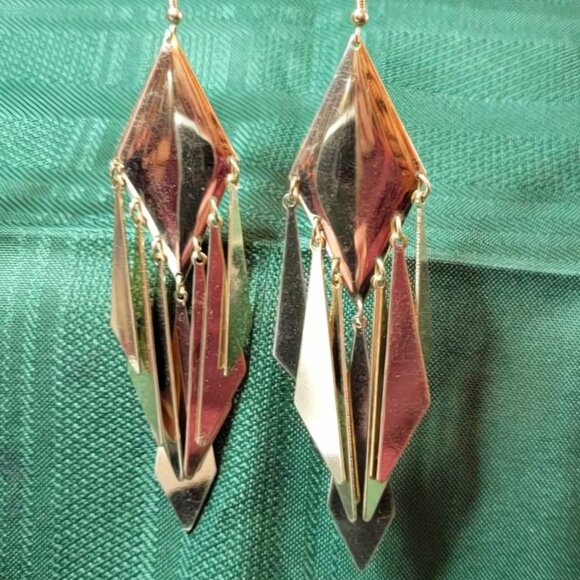 Three pairs of Click Six Dangle Earrings! - Picture 6 of 11